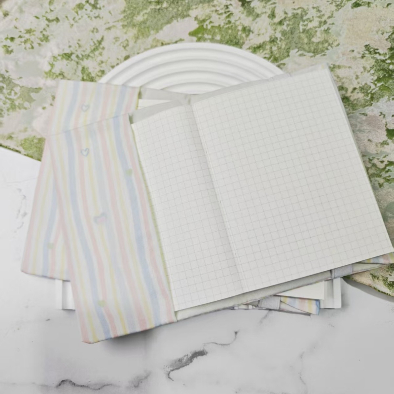 Füzetborító Rainbow Heart mintával, textil védőborítás, állítható (Márka: Qiu ling; Anyag: textil; Gyártó: Qiu ling)