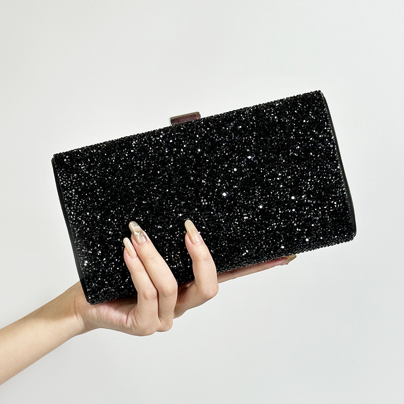 Večernja clutch torba s površinom od svile, otvaranje aluminijskim okvirom, vertikalni kvadratni oblik, unutarnja džep za telefon, podstava od sintetičke kože