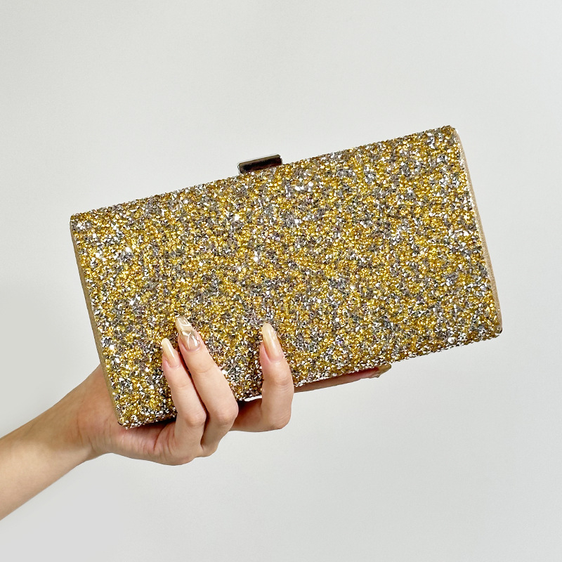 Večernja clutch torba s površinom od svile, otvaranje aluminijskim okvirom, vertikalni kvadratni oblik, unutarnja džep za telefon, podstava od sintetičke kože