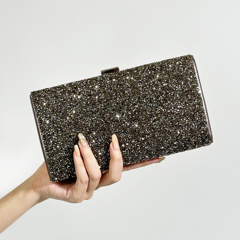 Večernja clutch torba s površinom od svile, otvaranje aluminijskim okvirom, vertikalni kvadratni oblik, unutarnja džep za telefon, podstava od sintetičke kože