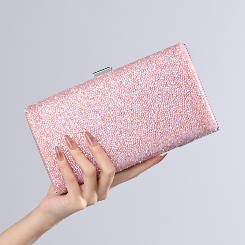 Večernja clutch torba s površinom od svile, otvaranje aluminijskim okvirom, vertikalni kvadratni oblik, unutarnja džep za telefon, podstava od sintetičke kože
