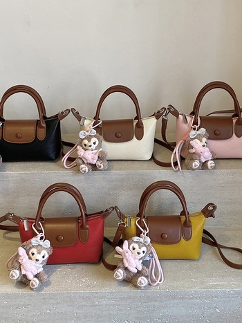 Crossbody torba, gradski minimalistički stil, PU koža, dumpling-tip oblik, otvaranje s poklopcem, poliester podstava