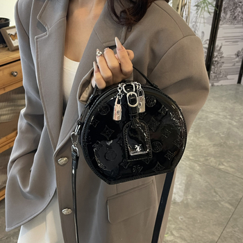 Ženska kružna crossbody torba — gradski minimalistički stil, PU materijal, zatvarač, džep za telefon
