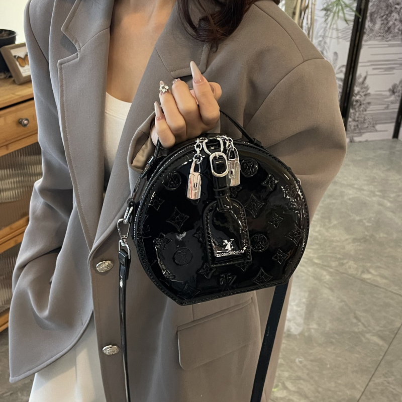 Ženska kružna crossbody torba — gradski minimalistički stil, PU materijal, zatvarač, džep za telefon