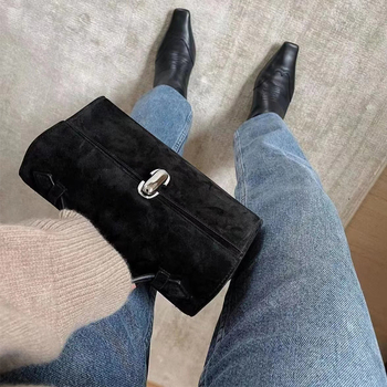 Ženska torbica od prave kože, horizontalni kvadratni oblik, gradski jednostavan stil, otvaranje s šnurlicom i kopčom, unutarnji džepovi za telefon i identifikacijsku karticu, podstava od sintetičke kože