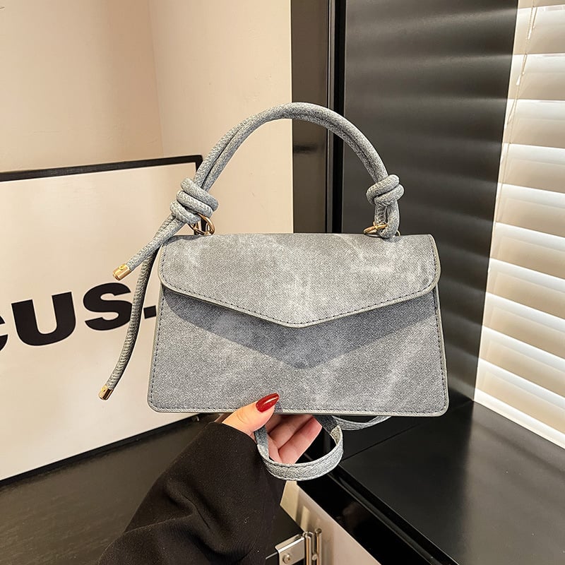 Crossbody torba, mala kvadratnog oblika, PU materijal, magnetsko zatvaranje, unutarnja zip pretinac, urban minimalistički stil