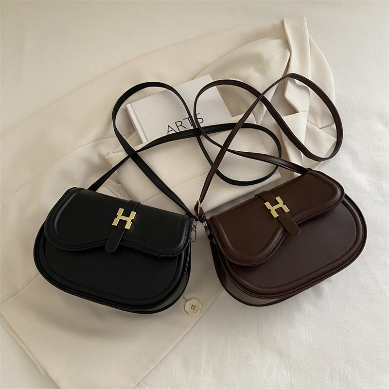 Crossbody torba u uličnoj modi, PU materijal, mala kvadratna forma, otvaranje kapom, džep za telefon