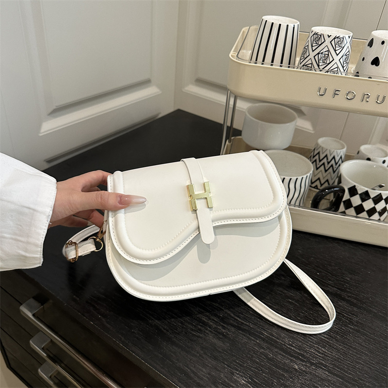 Crossbody torba u uličnoj modi, PU materijal, mala kvadratna forma, otvaranje kapom, džep za telefon