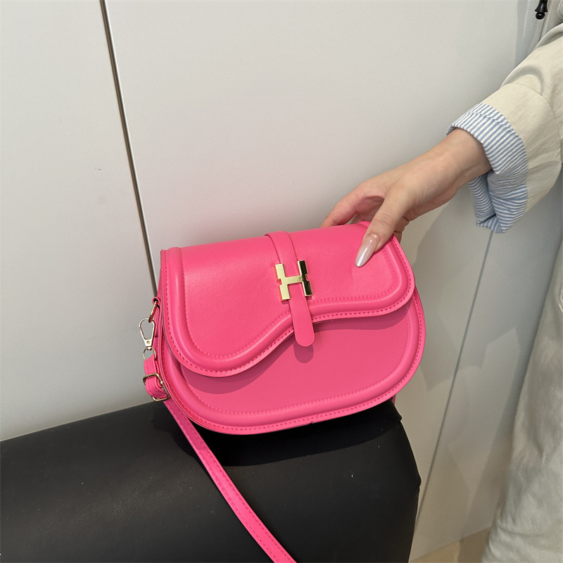 Crossbody torba u uličnoj modi, PU materijal, mala kvadratna forma, otvaranje kapom, džep za telefon