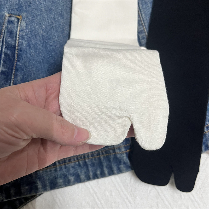 Ženske pamučne prstaste čarape srednje dužine, uzorak s slovima/brojevima/tekstom, upijaju znoj i imaju filtr za deodoriranje, pletene jednim iglama