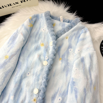 Ženski flanel set za zimsko kućno nošenje: top u kardigan stilu s V izrezom, dugi rukavi i hlače; flanel materijal, 90–95% poliester, srednja gustoća 161–180 g/m2.