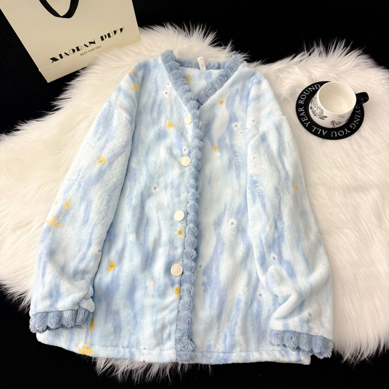 Ženski flanel set za zimsko kućno nošenje: top u kardigan stilu s V izrezom, dugi rukavi i hlače; flanel materijal, 90–95% poliester, srednja gustoća 161–180 g/m2.