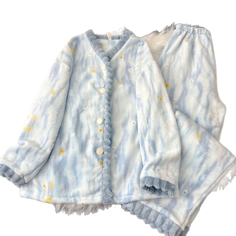 Ženski flanel set za zimsko kućno nošenje: top u kardigan stilu s V izrezom, dugi rukavi i hlače; flanel materijal, 90–95% poliester, srednja gustoća 161–180 g/m2.