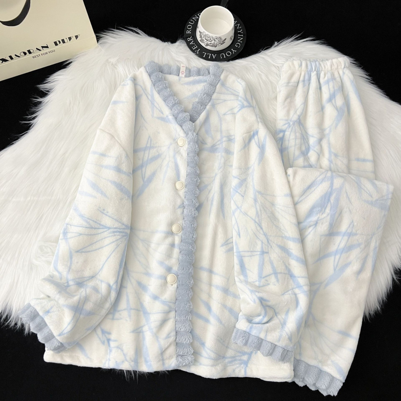 Ženski flanel set za zimsko kućno nošenje: top u kardigan stilu s V izrezom, dugi rukavi i hlače; flanel materijal, 90–95% poliester, srednja gustoća 161–180 g/m2.