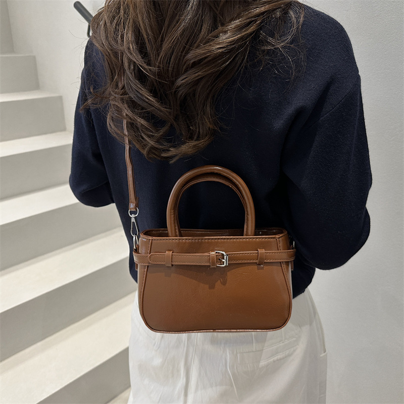 Torba preko ramena crossbody, PU koža, gradski minimalizam, zatvarač, džep za telefon, horizontalno kvadratni oblik