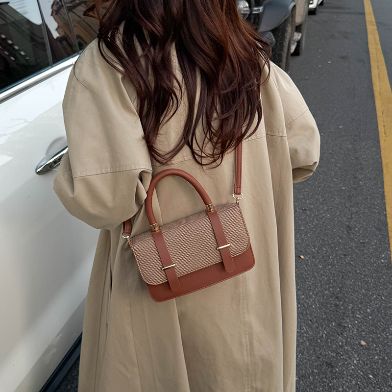 Ženska mala kvadratna torbica od PU kože — gradski jednostavan stil, horizontalan kvadratni oblik, otvaranje s poklopcem, džep za dokumente