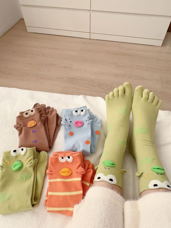 Pamukaste čarape s pet prstiju s motivom Little Ugly Fish, srednja dužina do potkoljenice, 90-95% pamuka, 200N jednostruko pletenje, pogodne za sve sezone