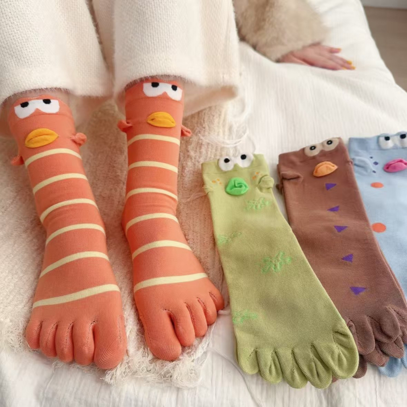 Pamukaste čarape s pet prstiju s motivom Little Ugly Fish, srednja dužina do potkoljenice, 90-95% pamuka, 200N jednostruko pletenje, pogodne za sve sezone