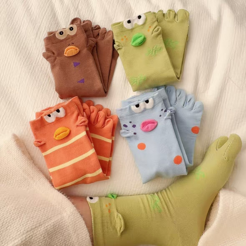 Pamukaste čarape s pet prstiju s motivom Little Ugly Fish, srednja dužina do potkoljenice, 90-95% pamuka, 200N jednostruko pletenje, pogodne za sve sezone