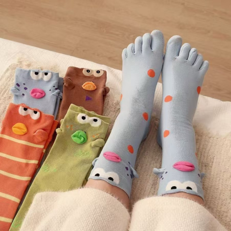 Pamukaste čarape s pet prstiju s motivom Little Ugly Fish, srednja dužina do potkoljenice, 90-95% pamuka, 200N jednostruko pletenje, pogodne za sve sezone