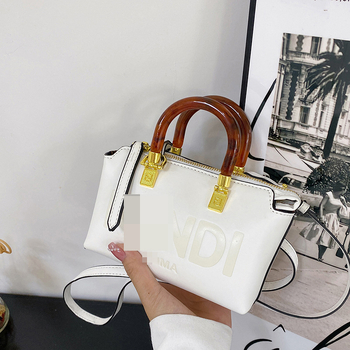 PU torba, urban minimalističkog stila, horizontani kvadratni oblik, otvaranje zipom, unutarnja džep sa zipom