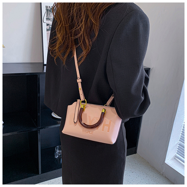 PU torba, urban minimalističkog stila, horizontani kvadratni oblik, otvaranje zipom, unutarnja džep sa zipom