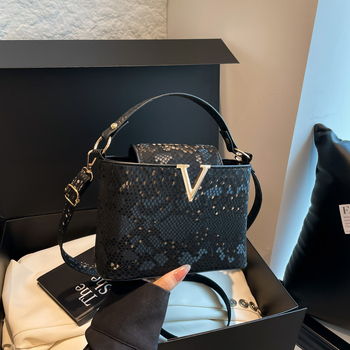 Ženska crossbody torba - ulični stil PU materijal - horizontalni kvadratni oblik - magnetsko zatvaranje - unutarnja džep