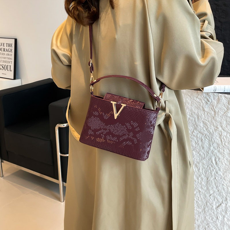 Ženska crossbody torba - ulični stil PU materijal - horizontalni kvadratni oblik - magnetsko zatvaranje - unutarnja džep