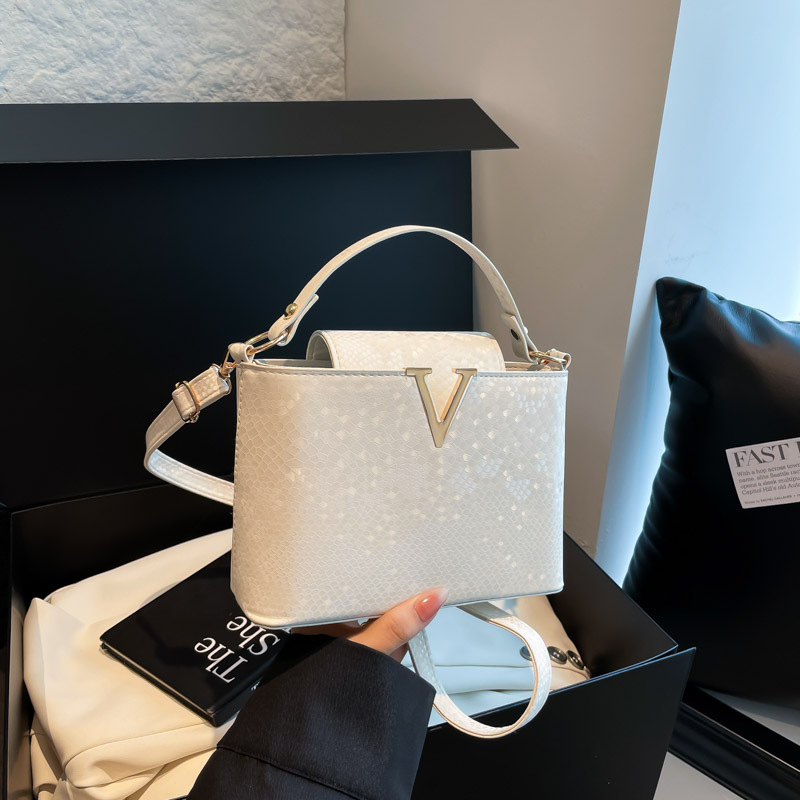 Ženska crossbody torba - ulični stil PU materijal - horizontalni kvadratni oblik - magnetsko zatvaranje - unutarnja džep