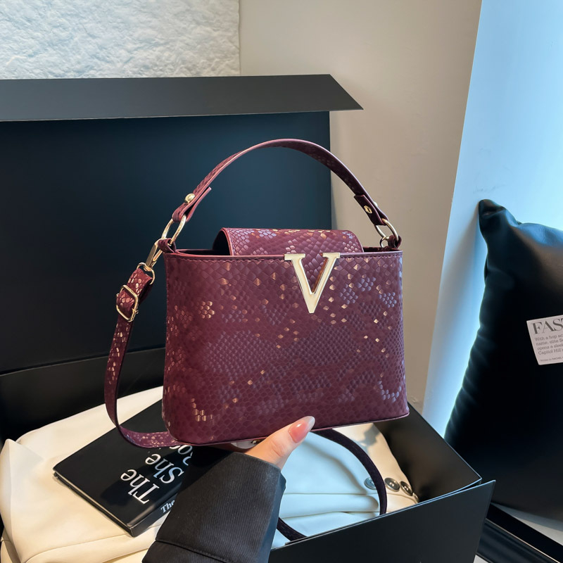 Ženska crossbody torba - ulični stil PU materijal - horizontalni kvadratni oblik - magnetsko zatvaranje - unutarnja džep