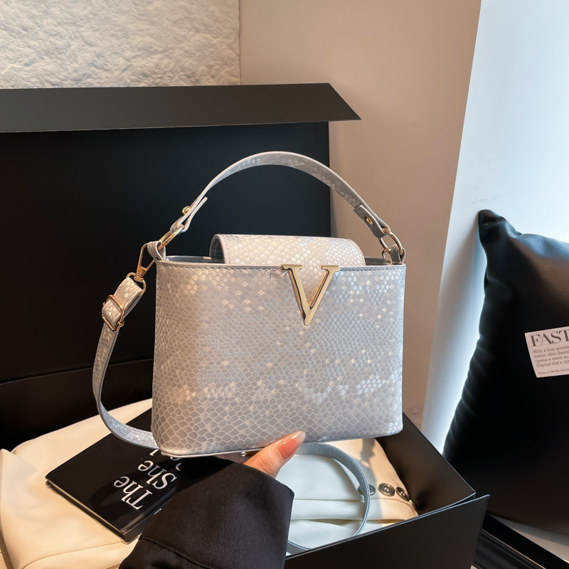 Ženska crossbody torba - ulični stil PU materijal - horizontalni kvadratni oblik - magnetsko zatvaranje - unutarnja džep