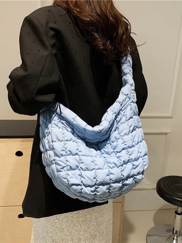 Nylon Tote torba sa zatvaračem, uspravni kvadratni oblik, jedna naramenica, unutarnja džep za telefon, proljetna sezona 2024