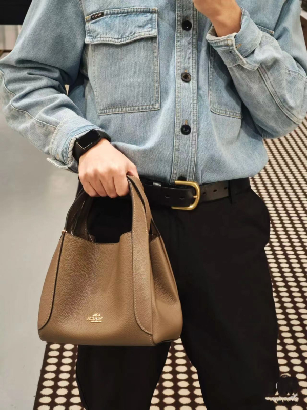 Hadley Hobo21 bucket torba od prave kože, vertikalni kvadratni oblik, magnetska zatvarač, unutarnja džep za mobitel, gradski stil