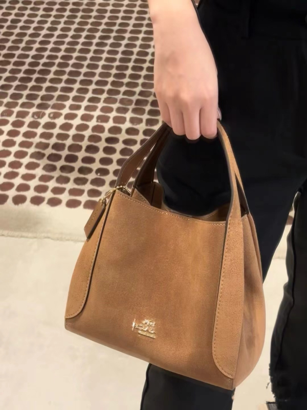 Hadley Hobo21 bucket torba od prave kože, vertikalni kvadratni oblik, magnetska zatvarač, unutarnja džep za mobitel, gradski stil