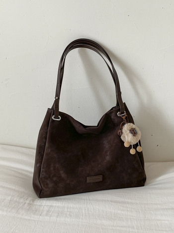 Ženska crossbody torba – luksuzan retro mat završetak, PU materijal, putnički stil, pretinjak za telefon i dokumente, magnetski zatvarač, poliester podstava