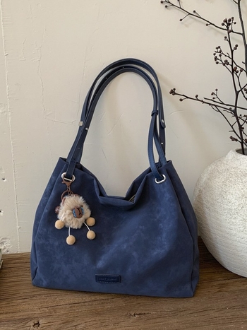 Ženska crossbody torba – luksuzan retro mat završetak, PU materijal, putnički stil, pretinjak za telefon i dokumente, magnetski zatvarač, poliester podstava