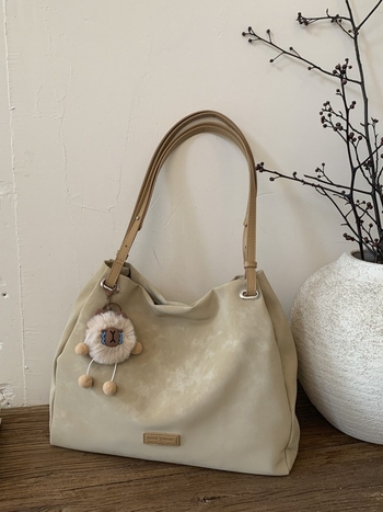 Ženska crossbody torba – luksuzan retro mat završetak, PU materijal, putnički stil, pretinjak za telefon i dokumente, magnetski zatvarač, poliester podstava