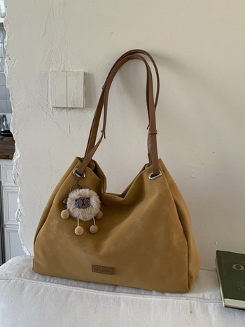 Ženska crossbody torba – luksuzan retro mat završetak, PU materijal, putnički stil, pretinjak za telefon i dokumente, magnetski zatvarač, poliester podstava