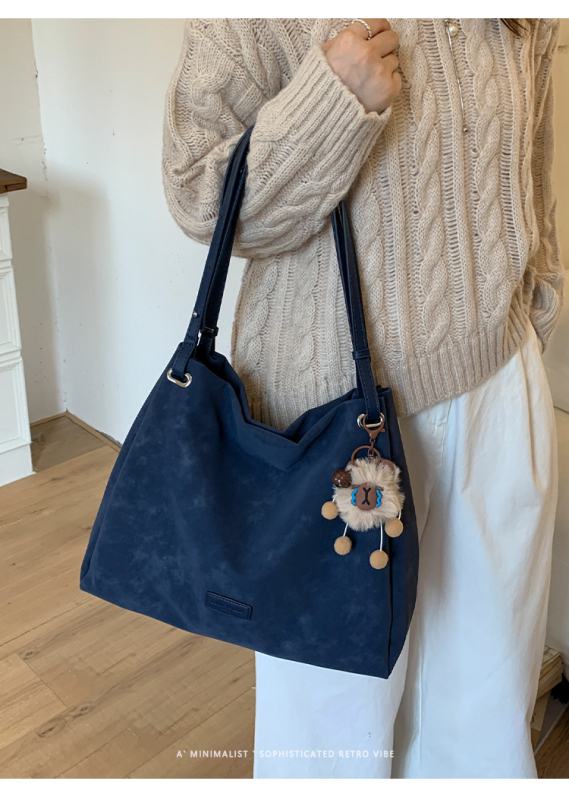 Ženska crossbody torba – luksuzan retro mat završetak, PU materijal, putnički stil, pretinjak za telefon i dokumente, magnetski zatvarač, poliester podstava
