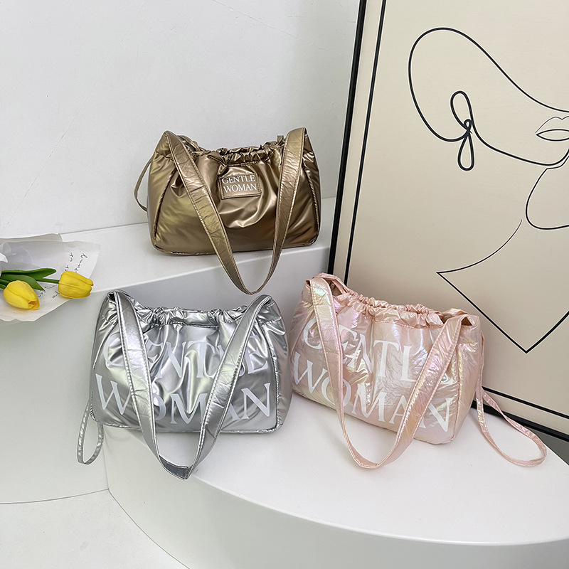 Νάιλον Τσάντα Ώμου με Εκτύπωση Αλφαβήτου, street-style (Υλικό: Νάιλον; Στυλ: Street Trend; Μορφή: Οριζόντια Τετράγωνη; Κλείσιμο: Ταινία; Εσωτερικές Θήκες: Θήκη με φερμουάρ, Θήκη για κινητό, Θήκη για ID)