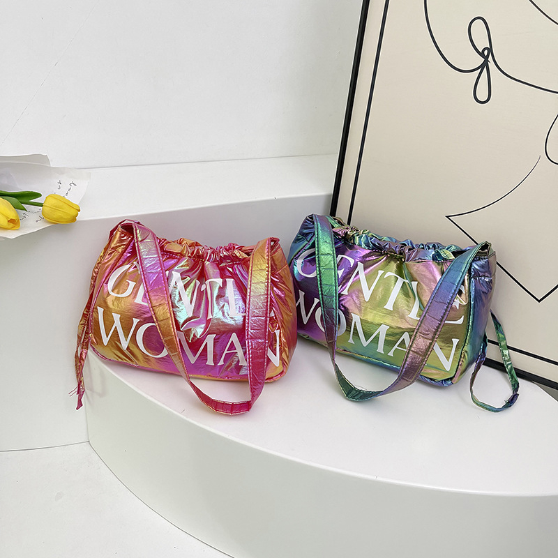 Νάιλον Τσάντα Ώμου με Εκτύπωση Αλφαβήτου, street-style (Υλικό: Νάιλον; Στυλ: Street Trend; Μορφή: Οριζόντια Τετράγωνη; Κλείσιμο: Ταινία; Εσωτερικές Θήκες: Θήκη με φερμουάρ, Θήκη για κινητό, Θήκη για ID)