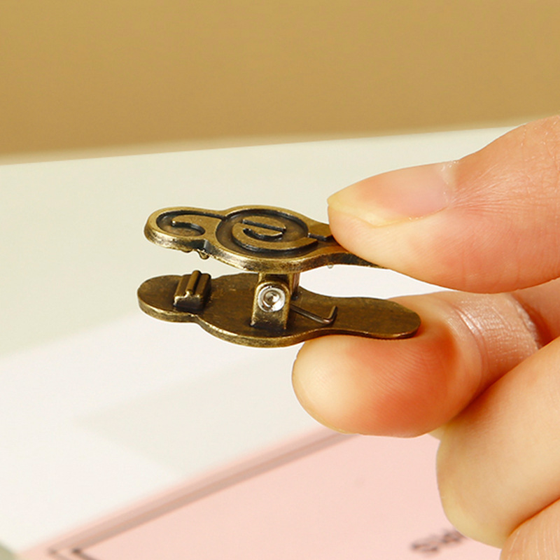 Μεταλλικός κλιπ για σημειώσεις – Fang Jiaheng