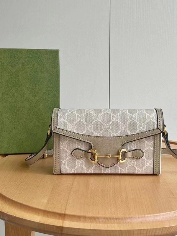 1955 Prava kožna box torba, gradski stil, vodoravni kvadratni oblik, zatvaranje poklopcem, unutarnje pretince za telefon i dokumente
