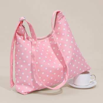 Τσάντα ώμου, σε αστικό μινιμαλιστικό στυλ από νάιλον, σχήματος dumpling, με φερμουάρ και εσωτερικό θήκη