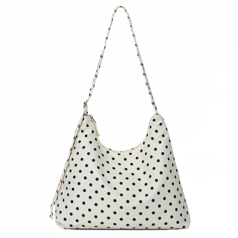 Τσάντα ώμου, σε αστικό μινιμαλιστικό στυλ από νάιλον, σχήματος dumpling, με φερμουάρ και εσωτερικό θήκη