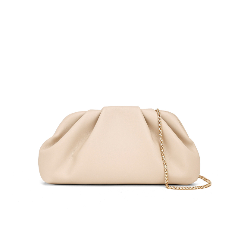 PU lančana crossbody torba, horizontalni kvadratni oblik, magnetsko zatvaranje, jedan kaiš, unutarnji džepovi: zip, telefon, dokumenti, gradski stil