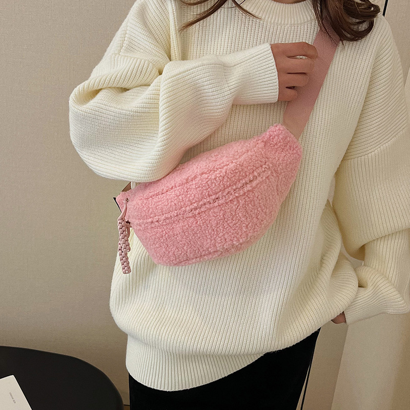 Crossbody torba s uličnim stilom, pliš materijal, zatvarač, džep za telefon, 3D strukturirani vanjski dizajn