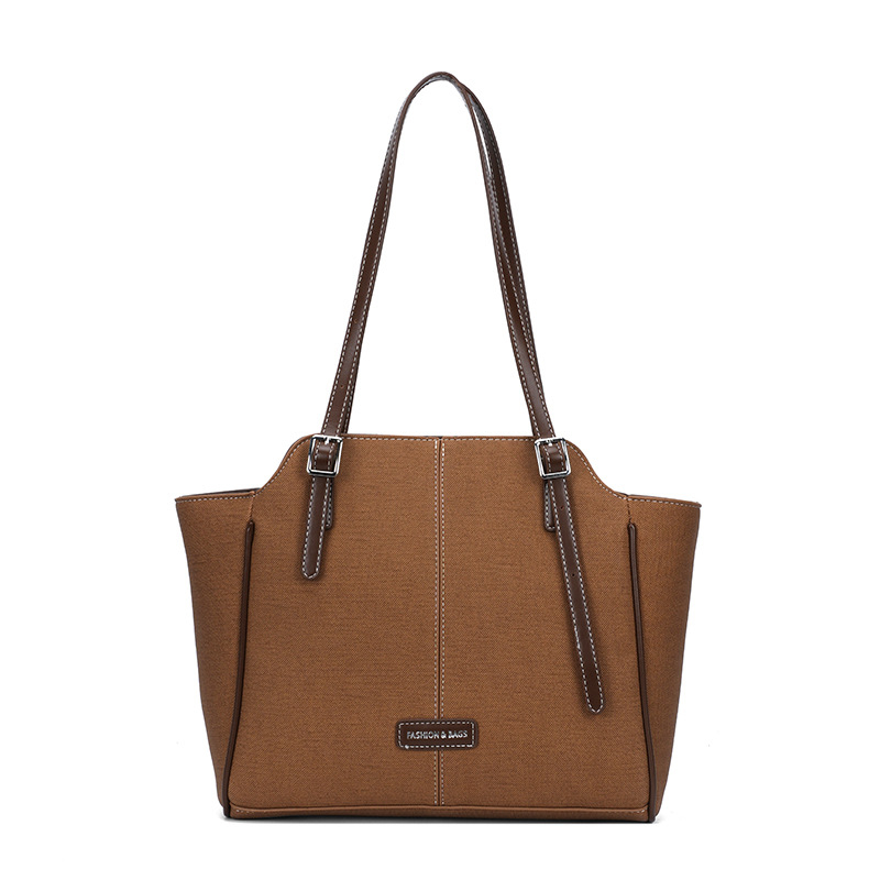 Torba Tote od PU materijala, urban minimalističkog stila, pravokutnog oblika, zatvarač, unutarnji džep za telefon, poliester podstava