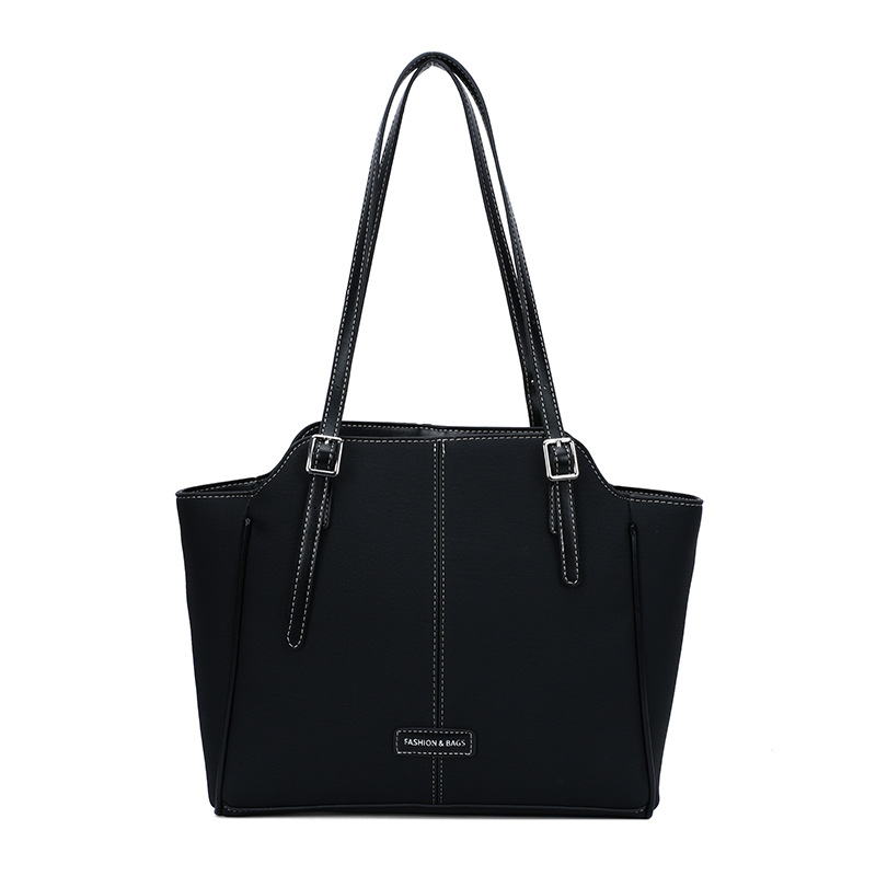 Torba Tote od PU materijala, urban minimalističkog stila, pravokutnog oblika, zatvarač, unutarnji džep za telefon, poliester podstava