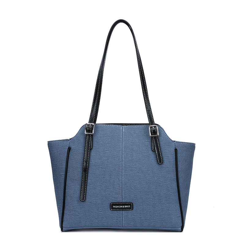 Torba Tote od PU materijala, urban minimalističkog stila, pravokutnog oblika, zatvarač, unutarnji džep za telefon, poliester podstava